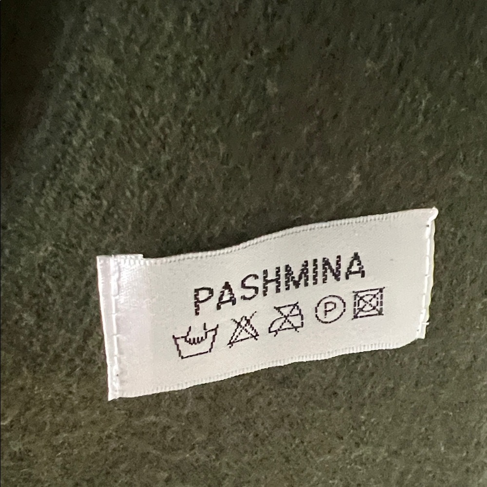 LIKE NEW!Pashmina Forest Green Wrap - Picture 2 of 3